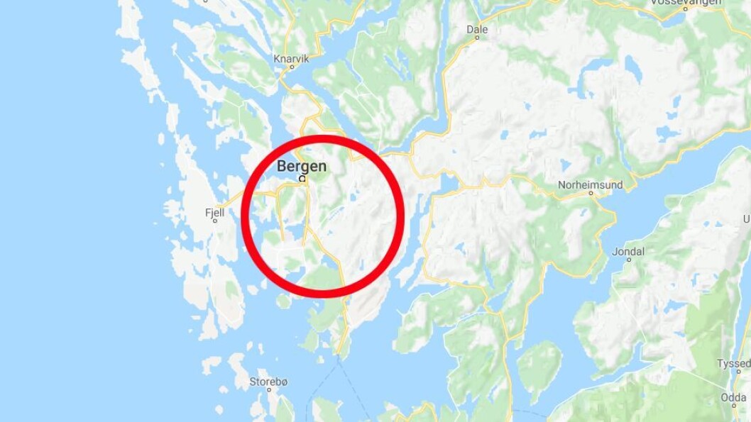 3. januar falt en ett år gammel gutt ut av en sportsvogn, og ble hengende fast i en stropp. Fredag i forrige uke døde gutten av skadene. 3. januar falt en ett år gammel gutt ut av en sportsvogn, og ble hengende fast i en stropp. Fredag i forrige uke døde gutten av skadene.