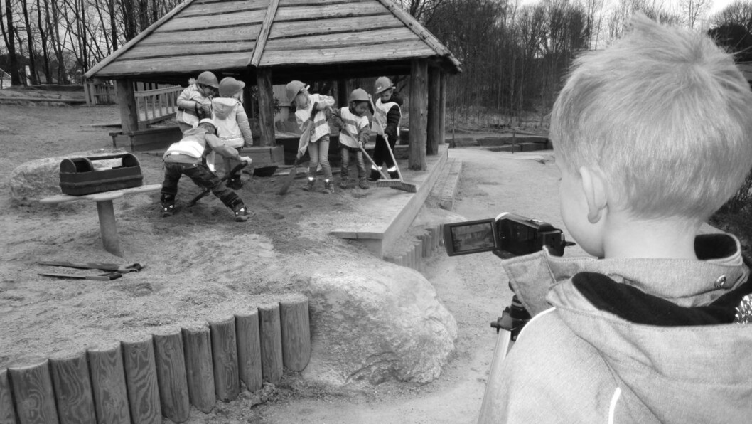 Barna i Læringsverkstedet Søreidtunet barnehage er med i hele prosessen - fra å bestemme handlingen, ordne kostymer og til å jobbe både foran og bak kamera. Foto: Læringsverkstedet Søreidtunet barnehage Barna i Læringsverkstedet Søreidtunet barnehage er med i hele prosessen - fra å bestemme handlingen, ordne kostymer og til å jobbe både foran og bak kamera. Foto: Læringsverkstedet Søreidtunet barnehage