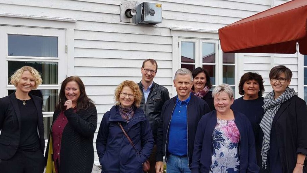Møte om ny utdanning: Fv: Kari Bachmann - HiM, Anne Dagfrid Svendsen - DMMH, Turid Aarseth – HiM, Ingar Pareliussen – DMMH, Jøran Gården – Høgskolesenteret i Kristiansund, Astrid Mogstad Høivik – Nettverk Nordmøre, Trude Fløistad Eines – HiM, Heidi Haavardsen – HiM og Maria Selmer-Olsen - DMMH er enige om veien videre for en ny barnehagelærerutdanning i Kristiansund. Møte om ny utdanning: Fv: Kari Bachmann - HiM, Anne Dagfrid Svendsen - DMMH, Turid Aarseth – HiM, Ingar Pareliussen – DMMH, Jøran Gården – Høgskolesenteret i Kristiansund, Astrid Mogstad Høivik – Nettverk Nordmøre, Trude Fløistad Eines – HiM, Heidi Haavardsen – HiM og Maria Selmer-Olsen - DMMH er enige om veien videre for en ny barnehagelærerutdanning i Kristiansund.