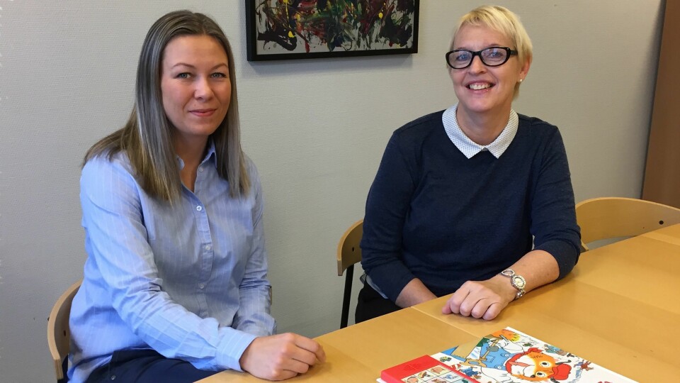 Helsesøstrene Siri Andersen og Siv Engelin har fått fast kontortid i barnehager. De håper at det som nå er et prosjekt blir en fast ordning i alle barnehagene i Verdal. Foto: Privat
