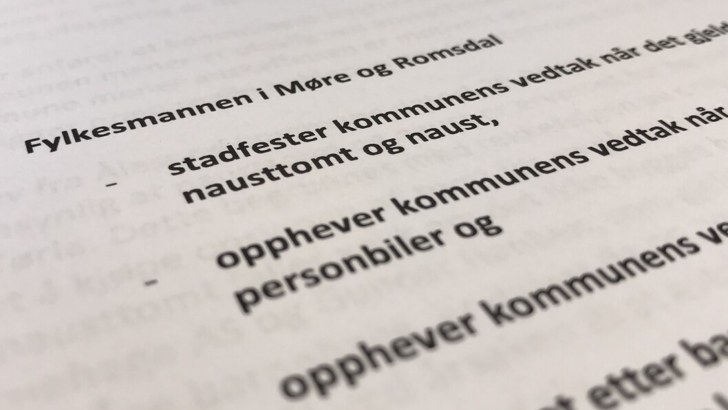Fylkesmannen stadfester kommunens vedtak om at barnehagen har gjort anskaffelser i strid med barnehageloven, men opphever vedtaket om tilbakebetaling. Fylkesmannen stadfester kommunens vedtak om at barnehagen har gjort anskaffelser i strid med barnehageloven, men opphever vedtaket om tilbakebetaling.