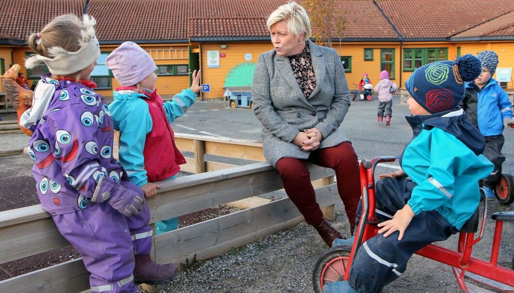 Siv Jensen (Frp) er en av forslagsstillerne. Bildet ble tatt i forbindelse med et barnehagebesøk da Siv Jensen var finansminister. Siv Jensen (Frp) er en av forslagsstillerne. Bildet ble tatt i forbindelse med et barnehagebesøk da Siv Jensen var finansminister.