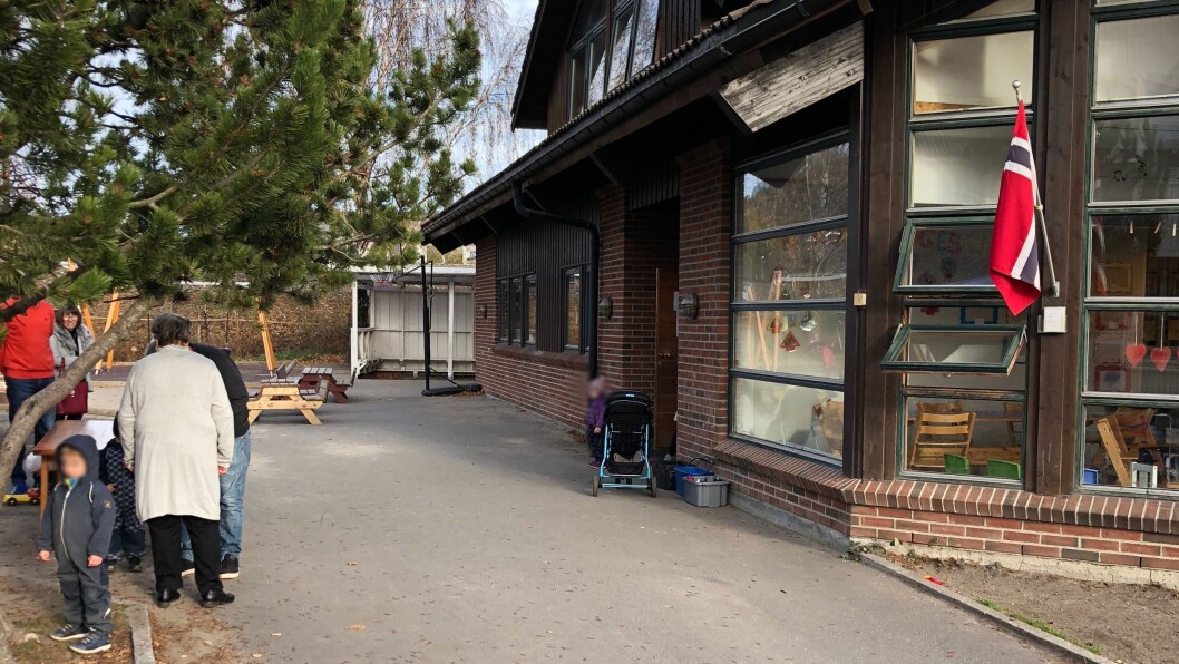 De ansatte har gått gjennom rutiner og beredskapsplaner etter at de fikk asylsøkere som tidligere har vist truende eller voldelig atferd i nabolaget. Foto: Læringsverkstedet DoReMi Greåker De ansatte har gått gjennom rutiner og beredskapsplaner etter at de fikk asylsøkere som tidligere har vist truende eller voldelig atferd i nabolaget. Foto: Læringsverkstedet DoReMi Greåker