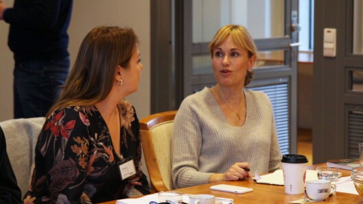 Administrerende direktør i PBL, Anne Lindboe. Heri samtale med leder for Foreldreutvalget for barnehager (FUB), Marie Skinstad-Jansen. Administrerende direktør i PBL, Anne Lindboe. Heri samtale med leder for Foreldreutvalget for barnehager (FUB), Marie Skinstad-Jansen.