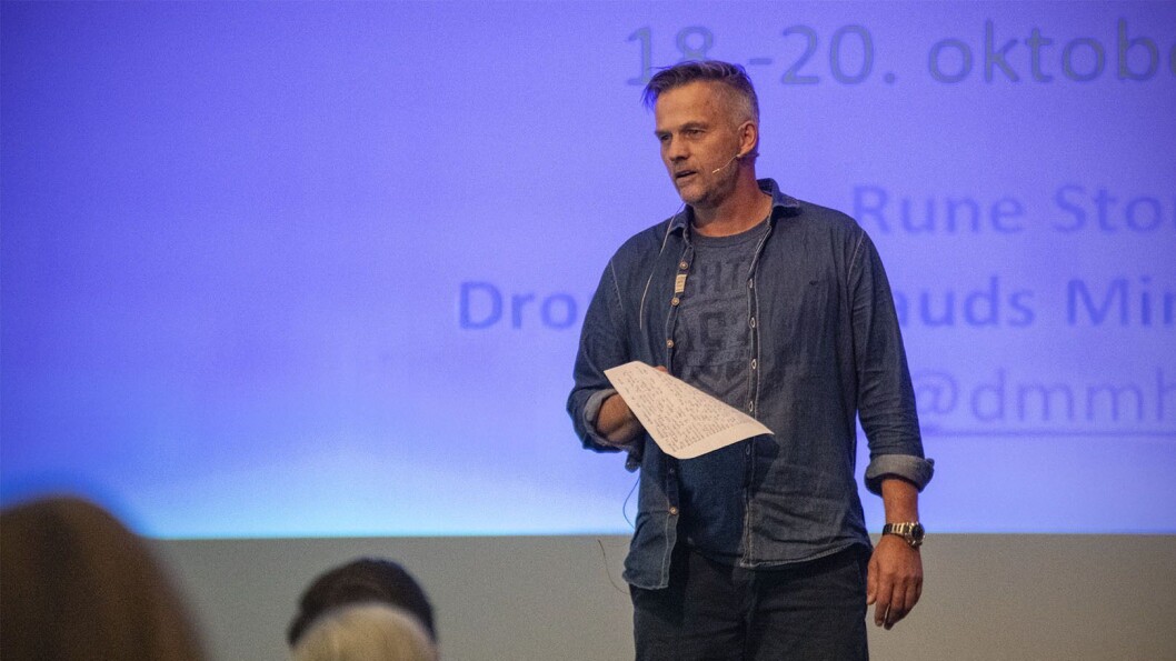 – Lekeslåssing er en spesiell form for lek fordi denne typen lek er utelukkende sosial. Du må ha en partner å leke med, sa Rune Storli da han holdt foredrag under Stiftelsen Kanvas’ storsamling med temaet «Sammen om lek». Han er førstelektor ved seksjon for fysisk aktivitet og helse ved DMMH. – Lekeslåssing er en spesiell form for lek fordi denne typen lek er utelukkende sosial. Du må ha en partner å leke med, sa Rune Storli da han holdt foredrag under Stiftelsen Kanvas’ storsamling med temaet «Sammen om lek». Han er førstelektor ved seksjon for fysisk aktivitet og helse ved DMMH.