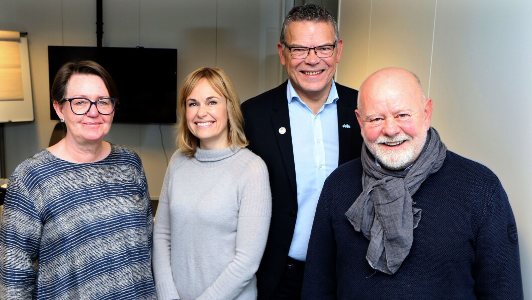 Anne Green Nilsen (Fagforbundet), Anne Lindboe (PBL), Trond Ellefsen (Delta) og Terje Skyvulstad (Utdanningsforbundet) har skrevet under en prosessavtale som legger føringer for veien videre mot en ny og bærekraftig pensjonsordning. Anne Green Nilsen (Fagforbundet), Anne Lindboe (PBL), Trond Ellefsen (Delta) og Terje Skyvulstad (Utdanningsforbundet) har skrevet under en prosessavtale som legger føringer for veien videre mot en ny og bærekraftig pensjonsordning.