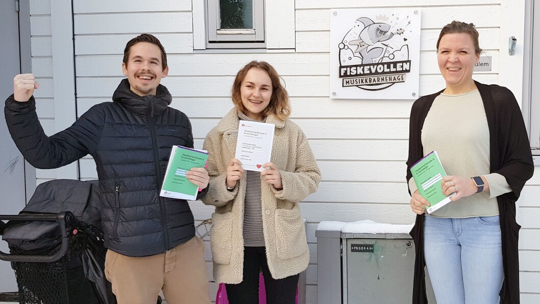 Landet tariffavtale: Fra venstre styrer Magnus Thorud, arbeidsplasstillitvalgt for Fagforbundet Vanessa Høgvard Bajraktari og arbeidsplasstillitsvalgt for Utdanningsforbundet Cathrine Furu. Landet tariffavtale: Fra venstre styrer Magnus Thorud, arbeidsplasstillitvalgt for Fagforbundet Vanessa Høgvard Bajraktari og arbeidsplasstillitsvalgt for Utdanningsforbundet Cathrine Furu.