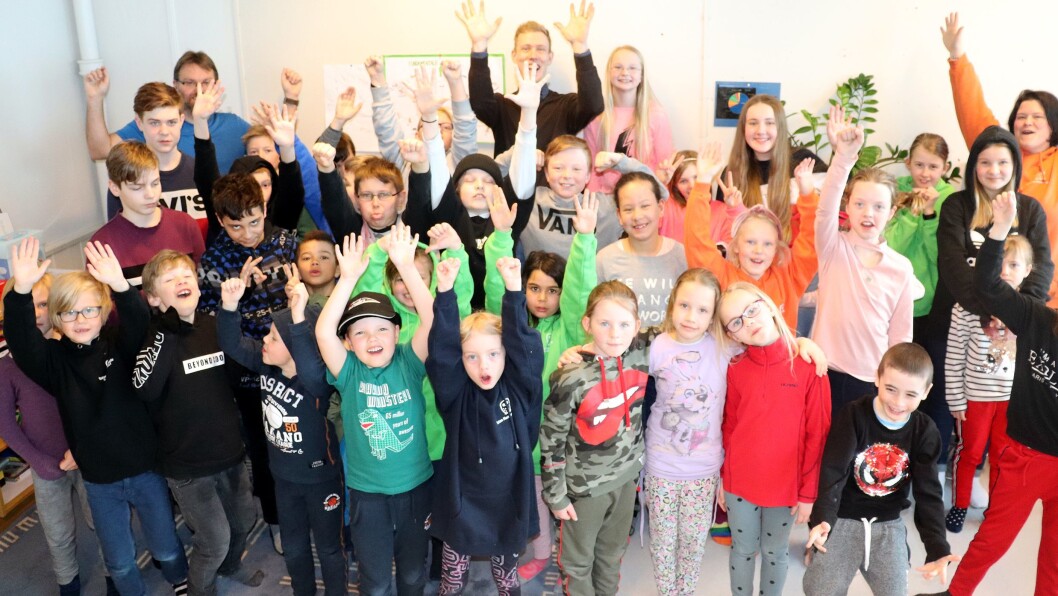 Elevene ved Toten Montessoriskole kunne slippe jubelen løs etter kommunestyremøtet 20. februar. Da sa politikerne ja til å gi tilskudd til barnehageplasser ved skolen. Elevene ved Toten Montessoriskole kunne slippe jubelen løs etter kommunestyremøtet 20. februar. Da sa politikerne ja til å gi tilskudd til barnehageplasser ved skolen.