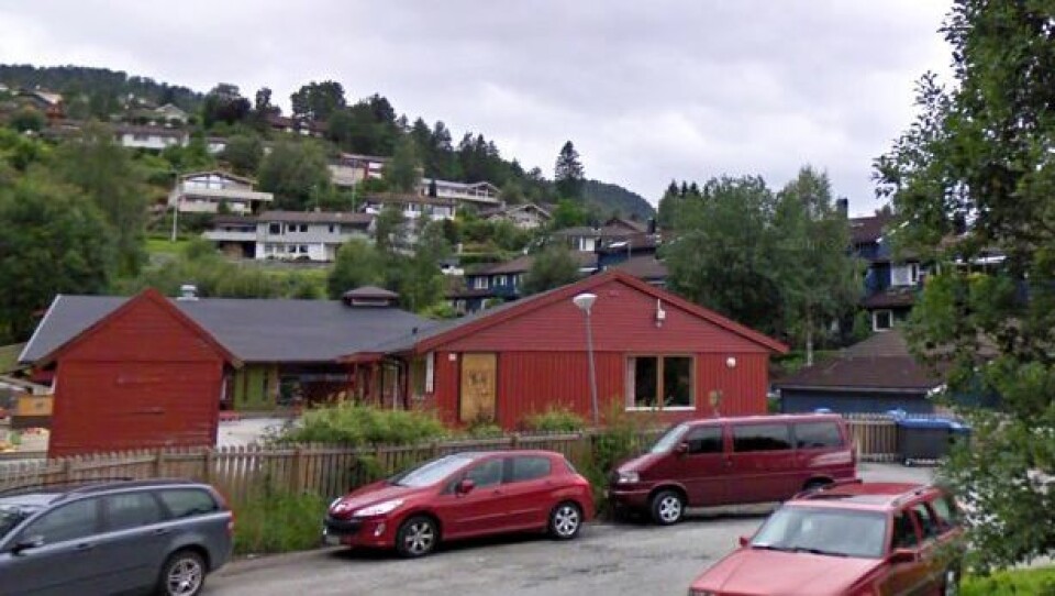 En tre år gammel gutt ble påkjørt utenfor en barnehage i Førde i morges.