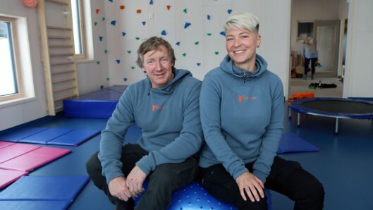 Eli Kaspersen og Jan Ove Kappelslåen fra Aktiv Oppvekst AS inne i gymsalen. Eli Kaspersen og Jan Ove Kappelslåen fra Aktiv Oppvekst AS inne i gymsalen.