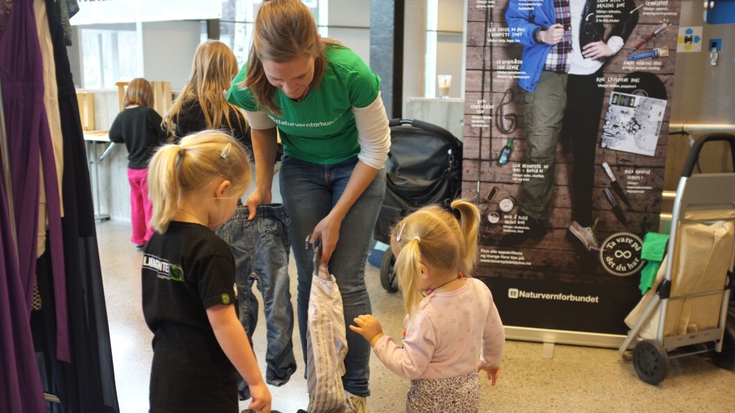 Det gjøres klart til klesbytting i regi av Naturvernforbundet i anledning den store klesbyttedagen. Det gjøres klart til klesbytting i regi av Naturvernforbundet i anledning den store klesbyttedagen.