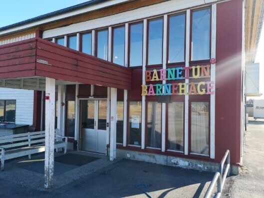 Barnetun barnehage ligger i idrettshallen i Brønnøysund, men må snart flytte. Barnetun barnehage ligger i idrettshallen i Brønnøysund, men må snart flytte.