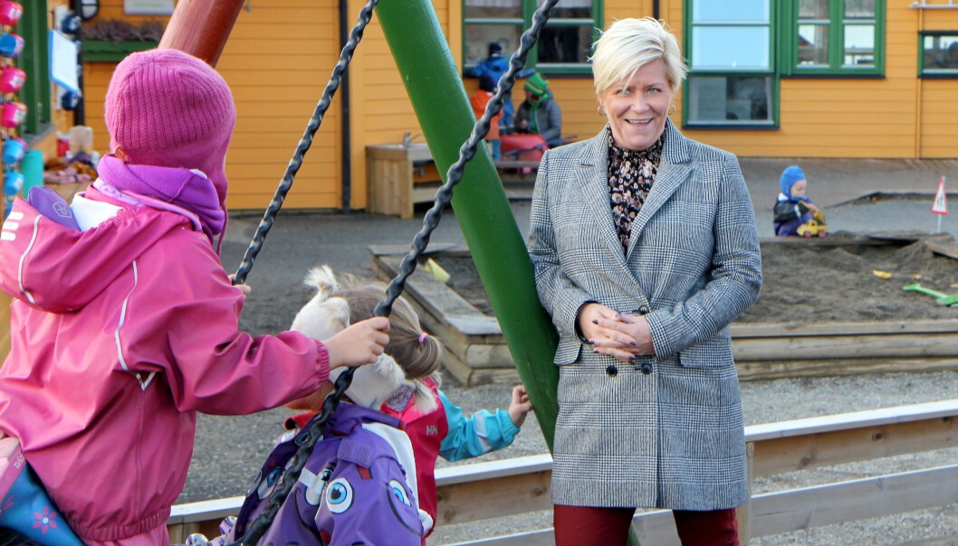 Siv Jensen og Frp har fått gjennomslag for å reversere pensjonskutt i private barnehager. Siv Jensen og Frp har fått gjennomslag for å reversere pensjonskutt i private barnehager.