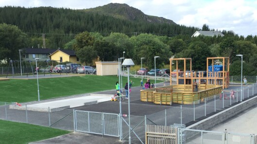 Barnehagen har blant annet en mini-ballbinge på uteområdet sitt. Barnehagen har blant annet en mini-ballbinge på uteområdet sitt.