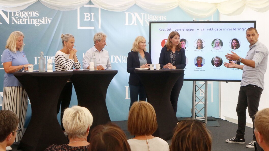 Fra venstre Tone Ims Larssen (Frp), Nina Sandberg (Ap), professor i helsepsykologi Arne Holte, PBL-direktør Anne Lindboe og Turid Kristensen (Høyre) møttes til debatt under ledelse av førsteamanuensis Ratib Lekhal fra BI. Fra venstre Tone Ims Larssen (Frp), Nina Sandberg (Ap), professor i helsepsykologi Arne Holte, PBL-direktør Anne Lindboe og Turid Kristensen (Høyre) møttes til debatt under ledelse av førsteamanuensis Ratib Lekhal fra BI.