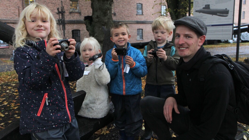Barne- og ungdomsarbeider Tommy Skaug sammen med Siri Løkkebø Kaardahl, Pernille Albertsen, Max Korterød McFarlane og Ola Kivijervi Meringdal da barnehage.no var på besøk for to år siden. Barne- og ungdomsarbeider Tommy Skaug sammen med Siri Løkkebø Kaardahl, Pernille Albertsen, Max Korterød McFarlane og Ola Kivijervi Meringdal da barnehage.no var på besøk for to år siden.
