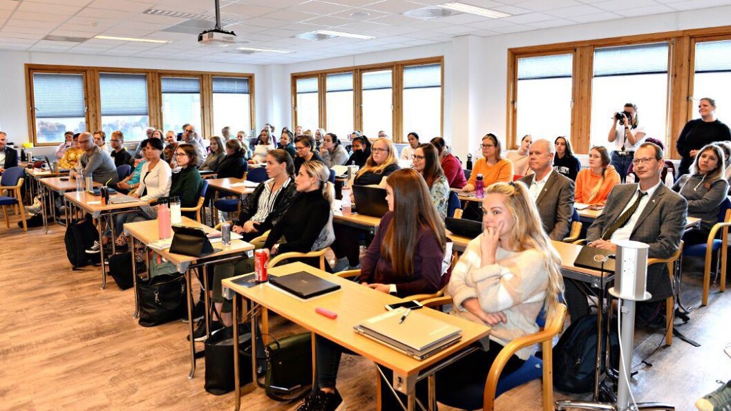 I høst starter 40 studenter på et fireårig deltidsstudium i regi av Dronning Mauds Minne Høgskole for barnehagelærerutdanning i Trondheim ved Høgskolesenteret i Kristiansund. Tirsdag var det offisiell åpning. I høst starter 40 studenter på et fireårig deltidsstudium i regi av Dronning Mauds Minne Høgskole for barnehagelærerutdanning i Trondheim ved Høgskolesenteret i Kristiansund. Tirsdag var det offisiell åpning.