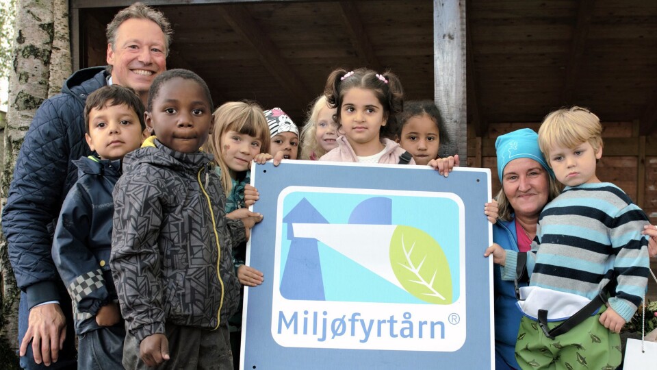 Nå er alle de 66 Kanvas-barnehagene Miljøfyrtårn. Daglig leder Robert Ullmann sammen med Yunus Ayubi, Guydag Kamanda, Sofie Ciri Duskova, Norah Sheriffdeen, Oda Voll, Mariam Moradi, Sophia Meyer Kisuule, Guro Lund Eriksen og Emrik Asskildt Ombudstvedt