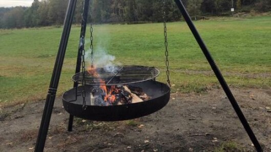Etter matpakken var spist opp fikk alle en svele stekt på bålet. Etter matpakken var spist opp fikk alle en svele stekt på bålet.