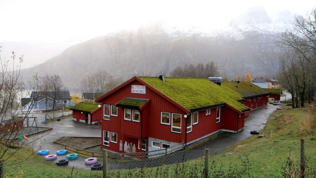 Glomfjord barnehage i Meløy kommune ligger idyllisk til, og har et stort uteområde. Glomfjord barnehage i Meløy kommune ligger idyllisk til, og har et stort uteområde.