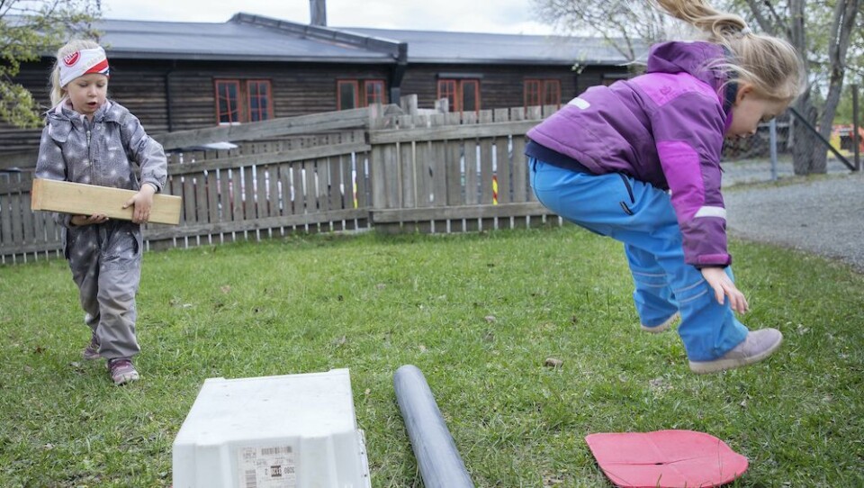 Bildet illustrerer aktiviteten «Jeg gikk en tur på stien» som ligger på MatteList.no.