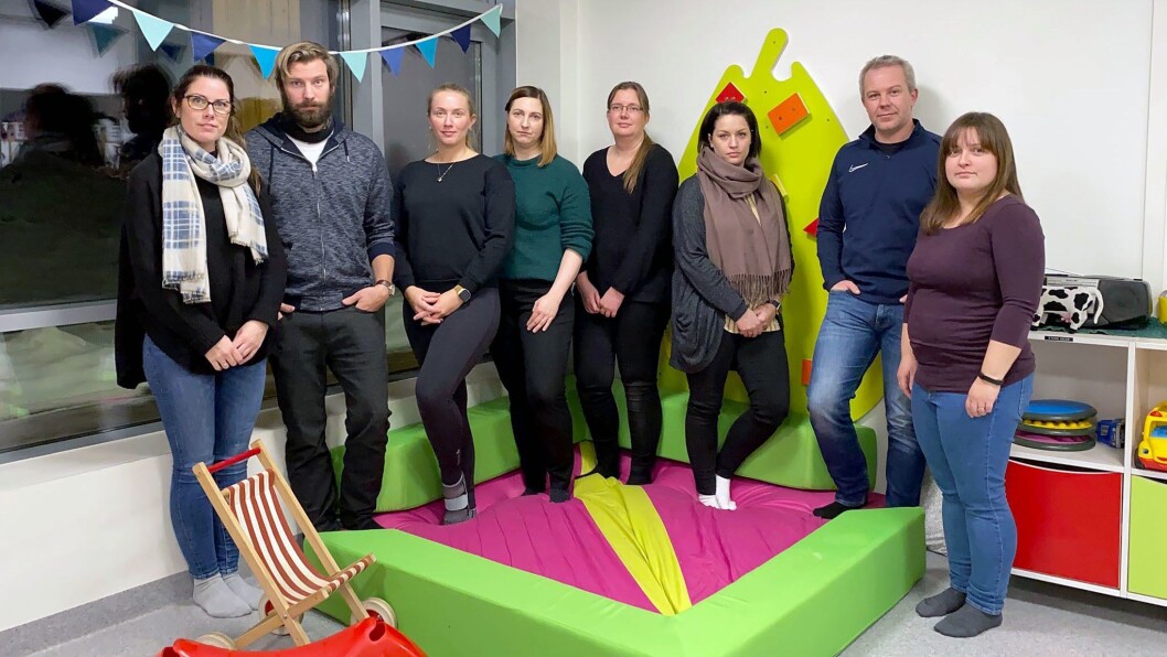 Representanter fra FAU ved to barnehager på Harestua er kritiske til foreslåtte budsjettkutt. Fra venstre: Christine Bjerke Brustad, Johan Finstadsveen, Ina D. Jusufi-Lorentzen, Silje Skagen, Anne-Line Bjella-Fosshaug, Tonje Dynna, Vidar Bjørkli og Mihaela Fetita. Representanter fra FAU ved to barnehager på Harestua er kritiske til foreslåtte budsjettkutt. Fra venstre: Christine Bjerke Brustad, Johan Finstadsveen, Ina D. Jusufi-Lorentzen, Silje Skagen, Anne-Line Bjella-Fosshaug, Tonje Dynna, Vidar Bjørkli og Mihaela Fetita.