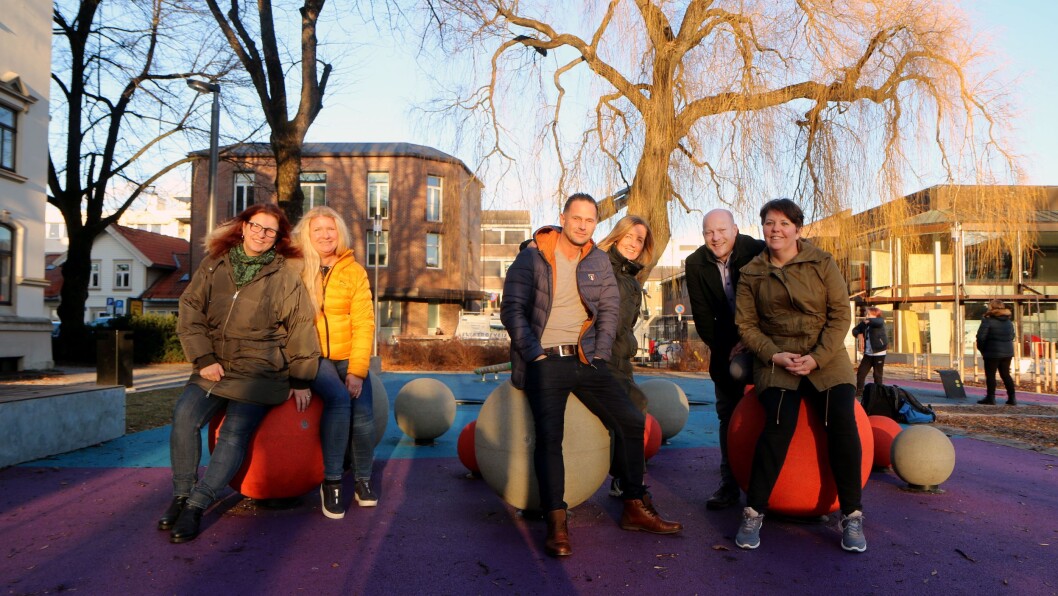 ANNERLEDESKOMMUNEN: Fra venstre Elin Aasheim (Nystrand barnehage), Kate Jentoftsen (Norlandia Borgeenga barnehage), Svein Rambekk (Spire & Gro-barnehagene), Lena Andersen (Skrapeklev barnehage), Torfinn Stave (Valhall barnehage) og Hanne Stulen Granly (Tippen barnehage) står nå sammen med resten av de private barnehagene i Porsgrunn for å møte konkurransen fra kommunen. ANNERLEDESKOMMUNEN: Fra venstre Elin Aasheim (Nystrand barnehage), Kate Jentoftsen (Norlandia Borgeenga barnehage), Svein Rambekk (Spire & Gro-barnehagene), Lena Andersen (Skrapeklev barnehage), Torfinn Stave (Valhall barnehage) og Hanne Stulen Granly (Tippen barnehage) står nå sammen med resten av de private barnehagene i Porsgrunn for å møte konkurransen fra kommunen.