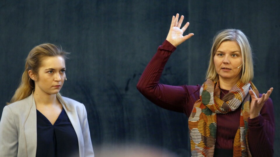 Mathilde Tybring-Gjedde og Guri Melby, som representerer regjeringspartiene Høyre og Venstre, ble utfordret av ordstyrer Trude Teige på regjeringens arbeid med forslag til nye reguleringer for private barnehager.