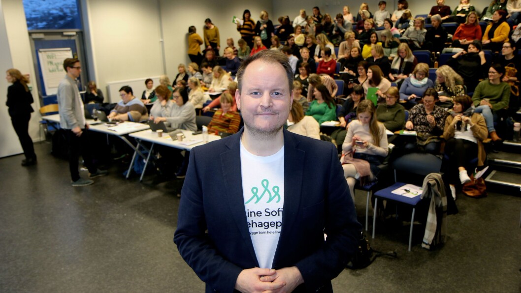 Erik S. Olsavik er prosjektleder for Barnehagepakka, kursopplegget de barnehageansatte skal gjennom. Erik S. Olsavik er prosjektleder for Barnehagepakka, kursopplegget de barnehageansatte skal gjennom.