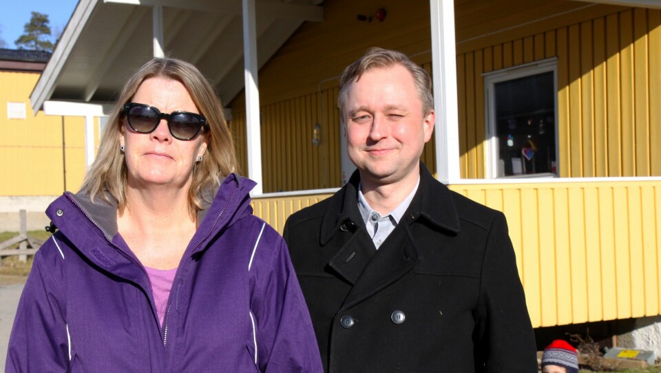 Styrer Ann-Kristin Evans i Sollerudstranda barnehage og styreleder Anders Nergaard.