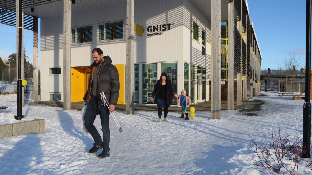 Den siste dagen. Mandag må Morten og Torild Sletta-Heimdal belage seg på at datteren Anna (4, snart 5) får en ny hverdag, i en ny barnehage. Den siste dagen. Mandag må Morten og Torild Sletta-Heimdal belage seg på at datteren Anna (4, snart 5) får en ny hverdag, i en ny barnehage.