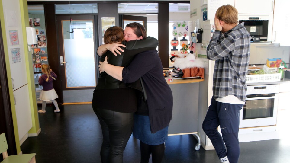 En siste klem. Torild Sletta-Heimdal legger ikke skjul på at hun kommer til å savne Elin-Kristine Skjervø og Vegard Morken.