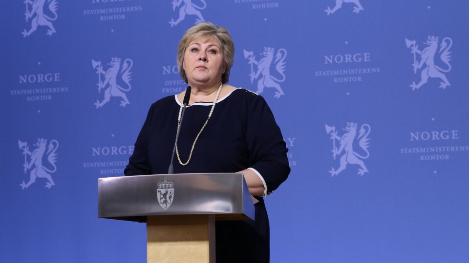 Statsminister Erna Solberg informerte tirsdag om at barnehager og skole skal være stengt til over påske.