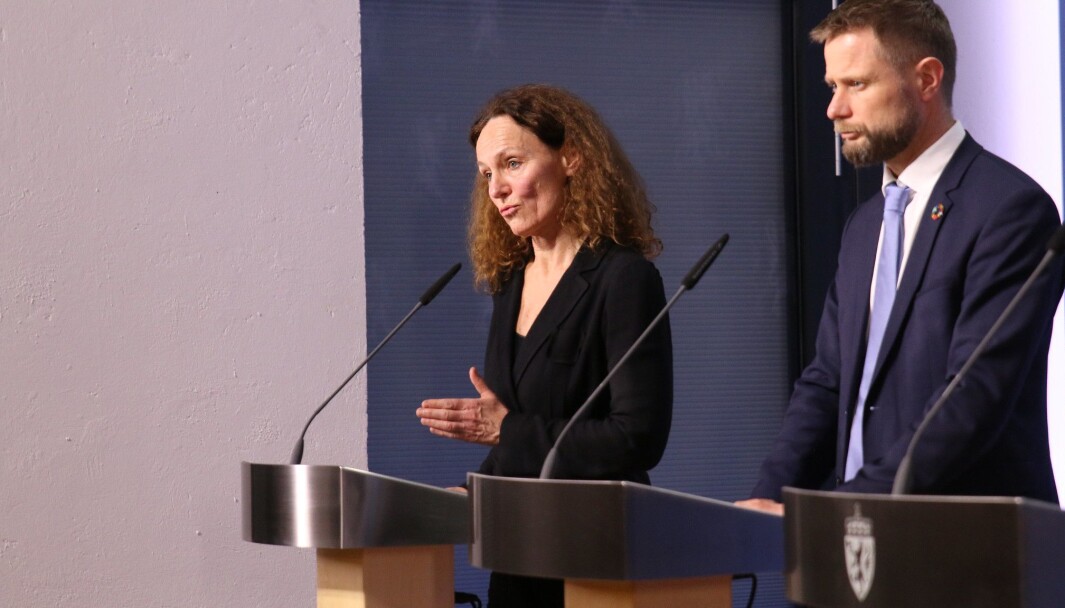Direktør i Folkehelseinstituttet Camilla Stoltenberg og helse- og omsorgsminister Bent Høie på en pressekonferansen på Statsministerens kontor 12. mars i fjor. I går kveld var det ny pressekonferanse, der det ble varslet om nye strenge tiltak i flere kommuner på Østlandet. Direktør i Folkehelseinstituttet Camilla Stoltenberg og helse- og omsorgsminister Bent Høie på en pressekonferansen på Statsministerens kontor 12. mars i fjor. I går kveld var det ny pressekonferanse, der det ble varslet om nye strenge tiltak i flere kommuner på Østlandet.