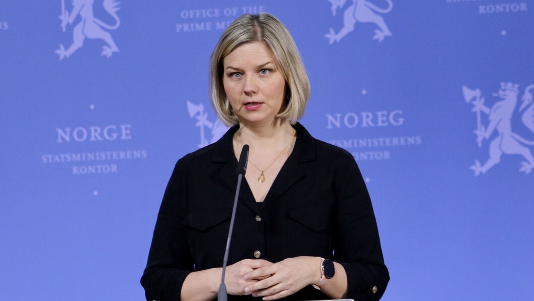 – Det viktigste er at åpningen skjer på en trygg og forsvarlig måte. Barnehager og skoler er forskjellige, og vi forventer at de finner gode løsninger lokalt for å ivareta smittevernet. Da kan kortere eller fleksible åpningstider være en mulig løsning, sier kunnskaps- og integreringsminister Guri Melby. – Det viktigste er at åpningen skjer på en trygg og forsvarlig måte. Barnehager og skoler er forskjellige, og vi forventer at de finner gode løsninger lokalt for å ivareta smittevernet. Da kan kortere eller fleksible åpningstider være en mulig løsning, sier kunnskaps- og integreringsminister Guri Melby.