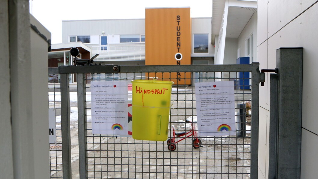 Hensynet til smittevern har ført til nye rutiner i barnehagen. Hensynet til smittevern har ført til nye rutiner i barnehagen.