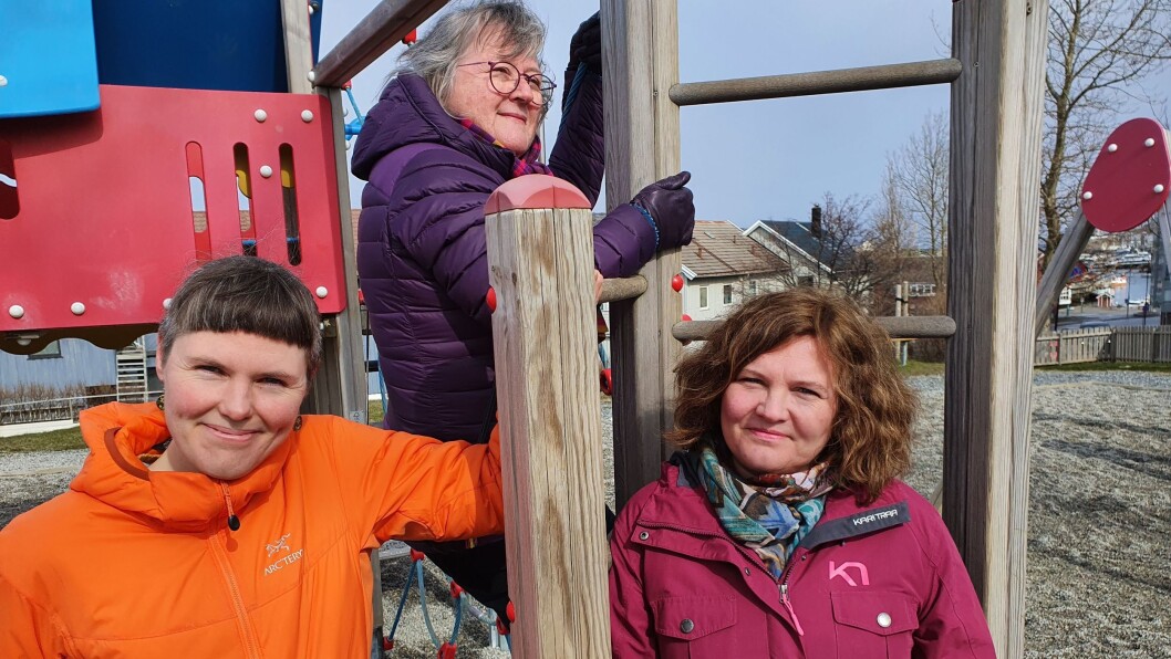 Fra venstre Cathrine Bjerknes, Kristin A. Ø. Fløtten (bak) og Kathrin Olsen ved Nord universitet forsker på barnehager under koronatiltak. Fra venstre Cathrine Bjerknes, Kristin A. Ø. Fløtten (bak) og Kathrin Olsen ved Nord universitet forsker på barnehager under koronatiltak.