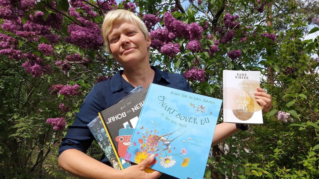 Religionsviter Ragnhild Laird Iversen har en rekke gode tips til hvordan man kan jobbe mot rasisme også i barnehagen. Blant annet om gode bøker. Religionsviter Ragnhild Laird Iversen har en rekke gode tips til hvordan man kan jobbe mot rasisme også i barnehagen. Blant annet om gode bøker.