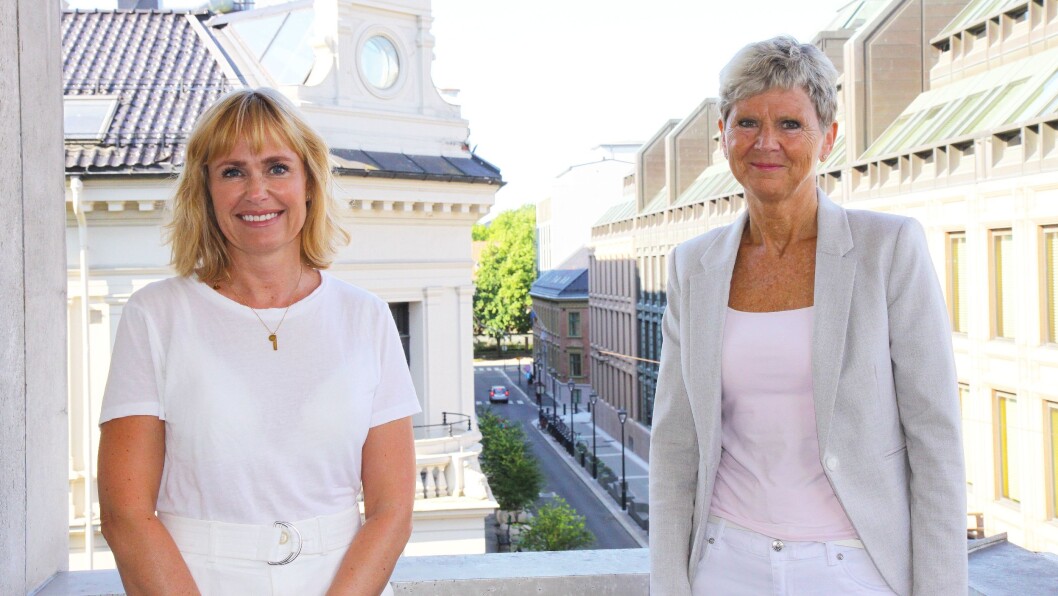 Barnas verneombud får 1,2 millioner kroner fra Fylkesmannen i Oslo og Viken. Fra venstre: Administrerende direktør Anne Lindboe i PBL og utdanningsdirektør Grethe Hovde Parr hos Fylkesmannen i Oslo og Viken. Barnas verneombud får 1,2 millioner kroner fra Fylkesmannen i Oslo og Viken. Fra venstre: Administrerende direktør Anne Lindboe i PBL og utdanningsdirektør Grethe Hovde Parr hos Fylkesmannen i Oslo og Viken.