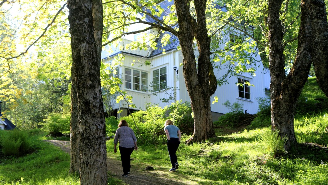 Nå har både barna og de ansatte gått sine siste strevsomme skritt opp den bratte bakken til barnehagen. Nå har både barna og de ansatte gått sine siste strevsomme skritt opp den bratte bakken til barnehagen.