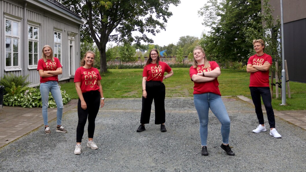 Fadderstyret DMMH 2020, her representert ved leder Tina Skogheim, Marianne K. Skjønhaug, Mathéa Henrard, Othea Martine-Othelie Almaas og Marius Bjønnes. Fadderstyret DMMH 2020, her representert ved leder Tina Skogheim, Marianne K. Skjønhaug, Mathéa Henrard, Othea Martine-Othelie Almaas og Marius Bjønnes.