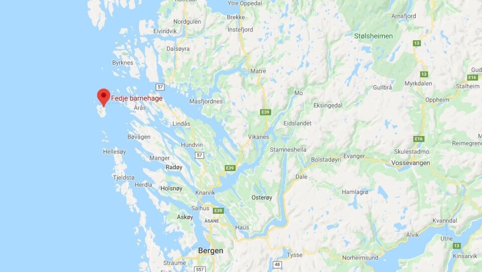 Folketallet er synkende i Fedje kommune. Nå tar politikerne et spesielt grep for å få flere barnefamilier til øykommunen.