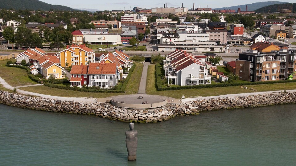 I Rana kommune reagerer næringslivet på redusert åpningstid. Mo i Rana er administrasjonssenteret i kommunen.