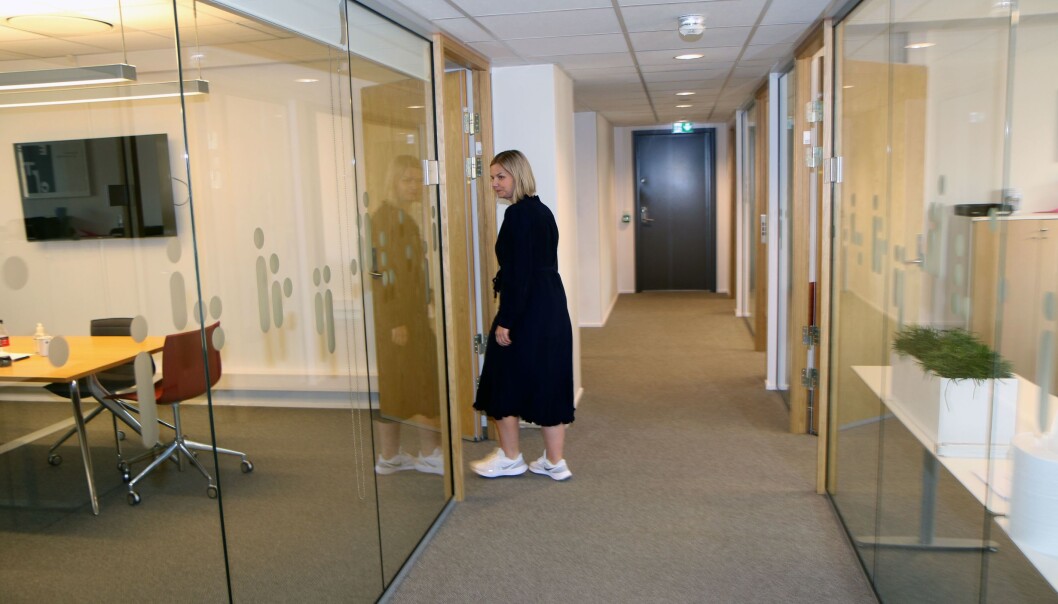 Kunnskapsminister Guri Melby vil ikke revurdere kutt i pensjonstilskudd som følge av møtet med fagforeningene og PBL. Kunnskapsminister Guri Melby vil ikke revurdere kutt i pensjonstilskudd som følge av møtet med fagforeningene og PBL.