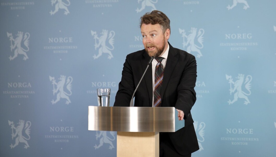 Arbeids- og sosialminister Torbjørn Røe Isaksen griper inn. Nå blir det tvungen lønnsnemnd Arbeids- og sosialminister Torbjørn Røe Isaksen griper inn. Nå blir det tvungen lønnsnemnd