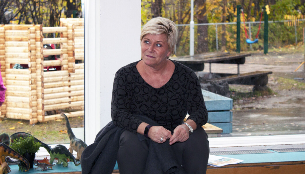 Frp-leder Siv Jensen på besøk i Den blå appelsin Kanvas-barnehage. Frp-leder Siv Jensen på besøk i Den blå appelsin Kanvas-barnehage.