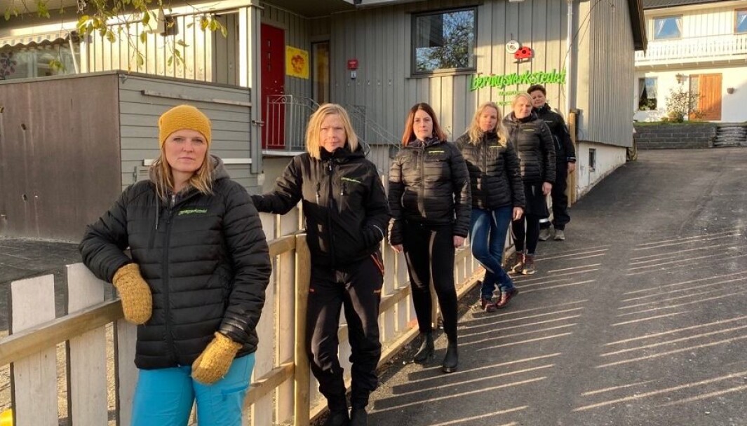 Fra venstre: Grethe Aagnes (Læringsverkstedet Saltvern og Maskinisten Friluftsbarnehage), Kirsti Asplund (Læringsverkstedet Nerenga), Mette Pedersen Seljenes (Læringsverkstedet Knerten), Linda Jensen Horn (Læringsverkstedet Trålveien Idrettsbarnehage), Marit Skjemstad Botten (Læringsverkstedet Notveien Naturbarnehage) og Lisbeth Aasgård (Læringsverkstedet Bodøsjøen Naturbarnehage). Fra venstre: Grethe Aagnes (Læringsverkstedet Saltvern og Maskinisten Friluftsbarnehage), Kirsti Asplund (Læringsverkstedet Nerenga), Mette Pedersen Seljenes (Læringsverkstedet Knerten), Linda Jensen Horn (Læringsverkstedet Trålveien Idrettsbarnehage), Marit Skjemstad Botten (Læringsverkstedet Notveien Naturbarnehage) og Lisbeth Aasgård (Læringsverkstedet Bodøsjøen Naturbarnehage).