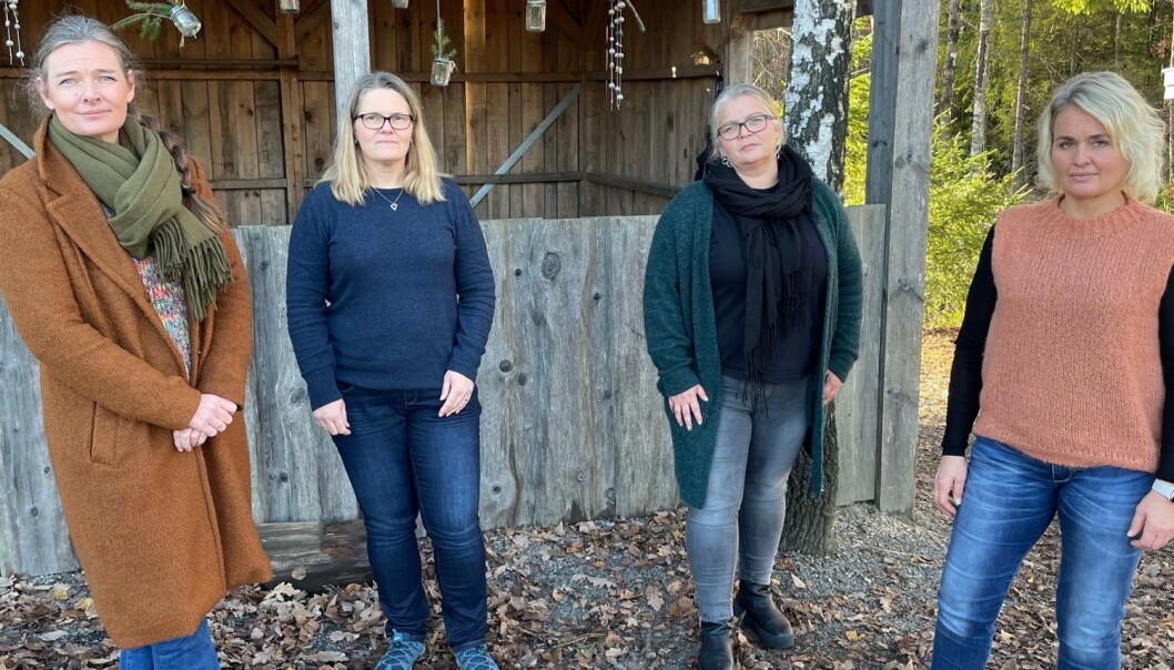 Står sammen: Fra venstre Eli Ann Tønnessen, Rønnaug V. Heggelund, Grete Mortensen og Elin G. Skjulestad. Står sammen: Fra venstre Eli Ann Tønnessen, Rønnaug V. Heggelund, Grete Mortensen og Elin G. Skjulestad.