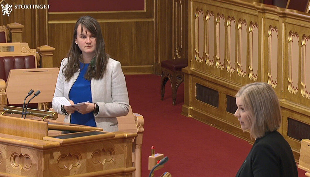 Marit Knutsdatter Strand og Senterpartiet styrker posisjonen sin blant barnehagestyrere, mens kunnskapsminister Guri Melby og Venstre ville ha mistet alle mandatene sine på Stortinget hvis styrerne hadde fått bestemt. Marit Knutsdatter Strand og Senterpartiet styrker posisjonen sin blant barnehagestyrere, mens kunnskapsminister Guri Melby og Venstre ville ha mistet alle mandatene sine på Stortinget hvis styrerne hadde fått bestemt.