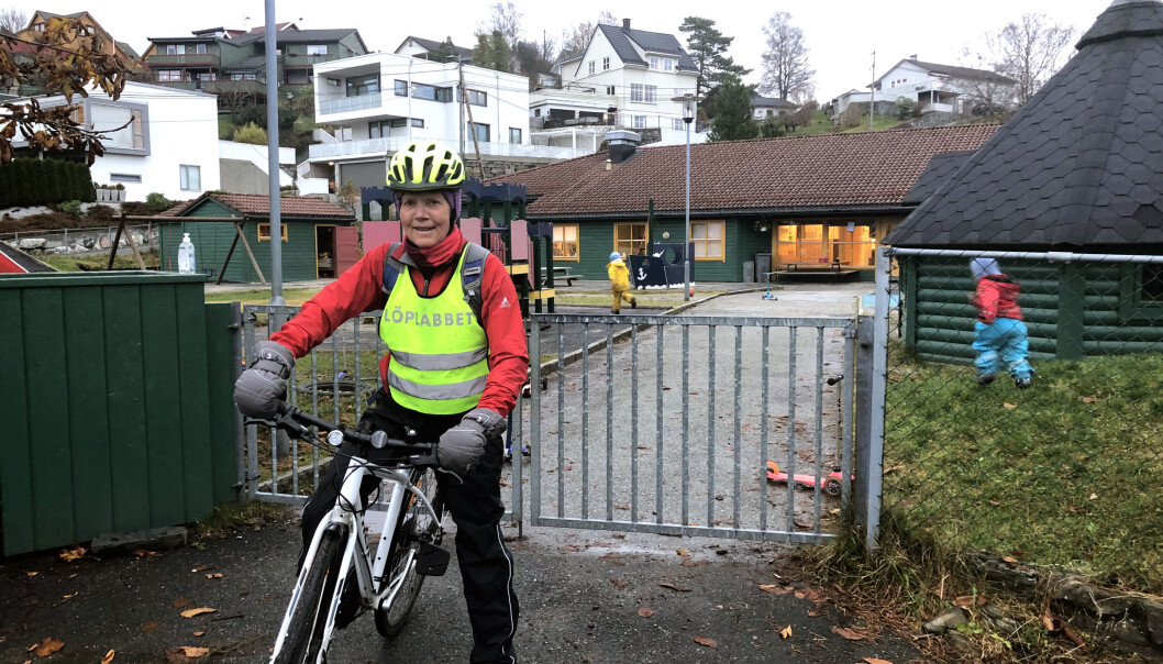 <span class=" italic" data-lab-italic_desktop="italic">Come rain, come shine: Hver dag setter hun seg på sykkelen for å legge bak seg fem kilometer til jobb. Og hjem igjen.</span> <span class=" italic" data-lab-italic_desktop="italic">Come rain, come shine: Hver dag setter hun seg på sykkelen for å legge bak seg fem kilometer til jobb. Og hjem igjen.</span>